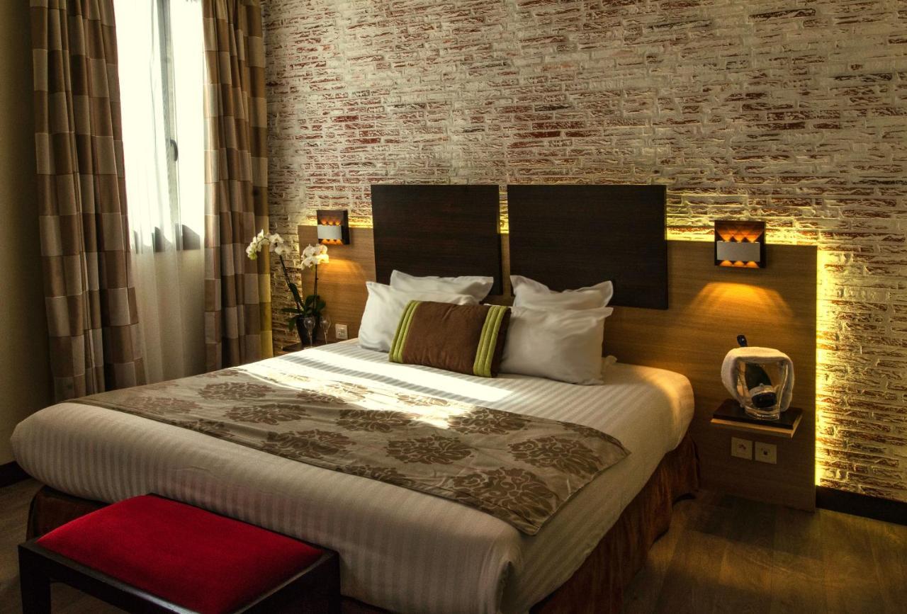 Au Grand Hotel De Sarlat - Pavillon De Selves ภายนอก รูปภาพ